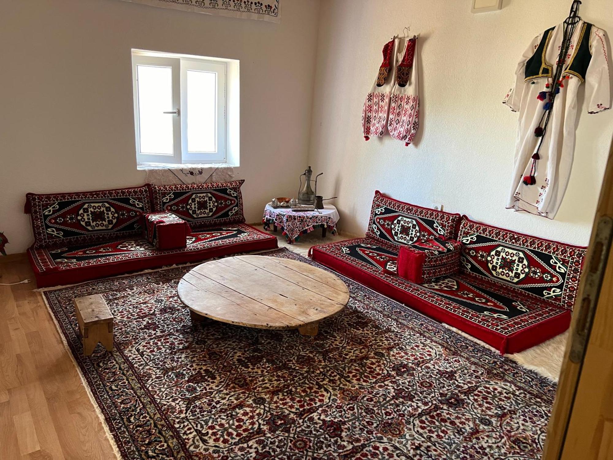 Kod Kapetana Tea Bed & Breakfast Gornji Lukomir Luaran gambar