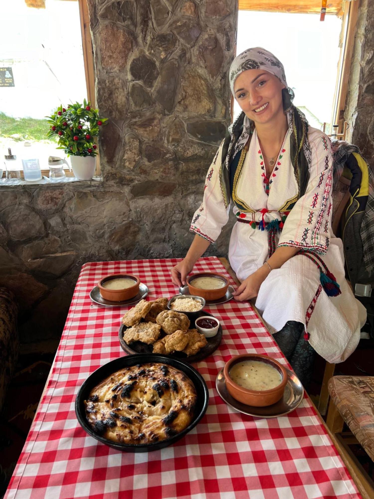 Kod Kapetana Tea Bed & Breakfast Gornji Lukomir Luaran gambar