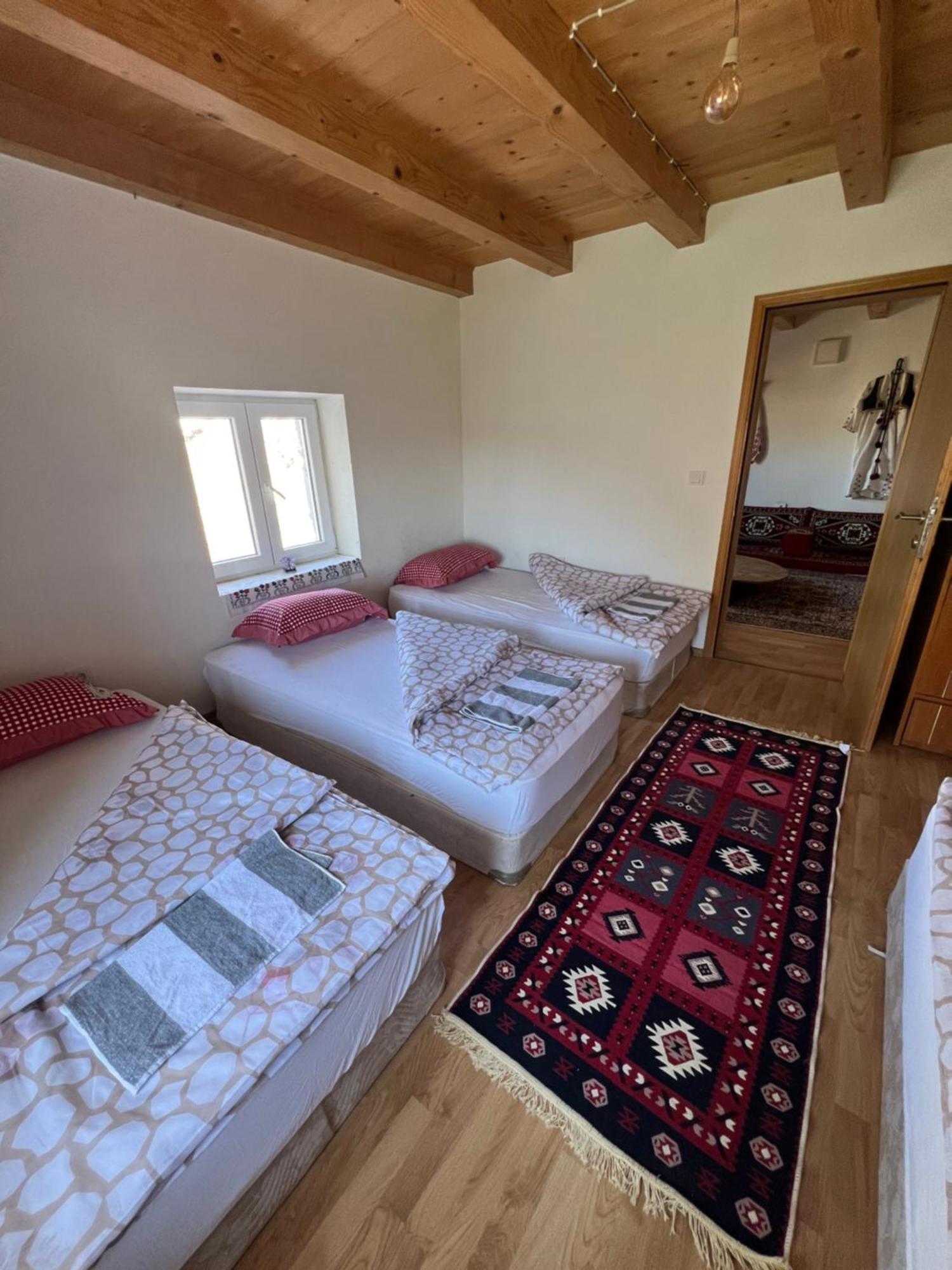 Kod Kapetana Tea Bed & Breakfast Gornji Lukomir Luaran gambar
